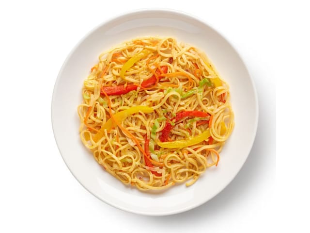 Egg Hakka Noodles.